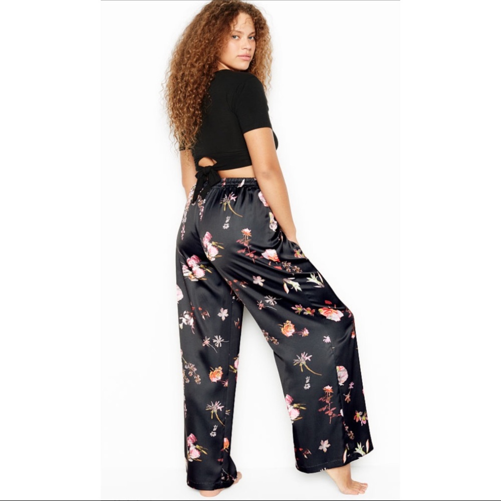 VICTORIA’S SECRET PLEATED FLORAL PANTS - Picture 2 of 3